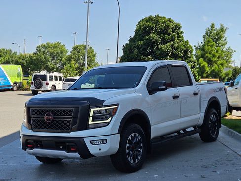 Used 2023 Nissan Titan PRO-4X w/ Pro-4x Convenience Package AWD/4WD image 3