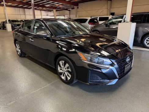 Used 2024 Nissan Altima 2.5 S FWD image 6