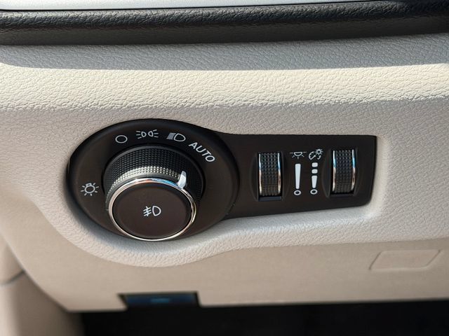 Used 2022 Chrysler Pacifica Touring-L FWD image 13