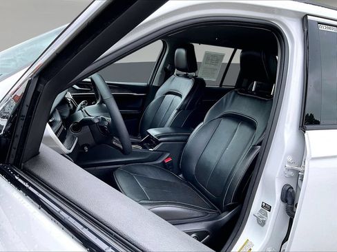 Used 2023 Jeep Grand Cherokee Limited w/ Luxury Tech Group II AWD/4WD image 25