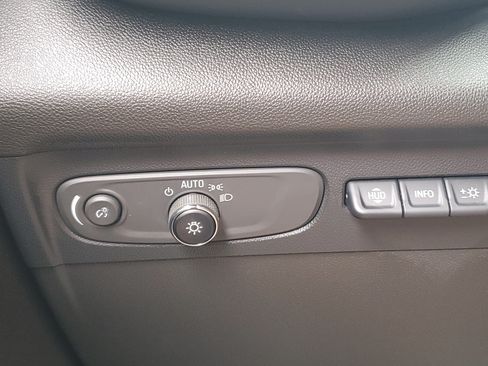 Used 2022 Buick Envision Essence w/ Technology Package I FWD image 33