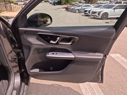 Used 2024 Mercedes-Benz GLC 300 4MATIC image 36