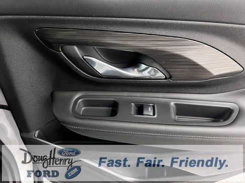 Used 2024 GMC Terrain SLT image 34