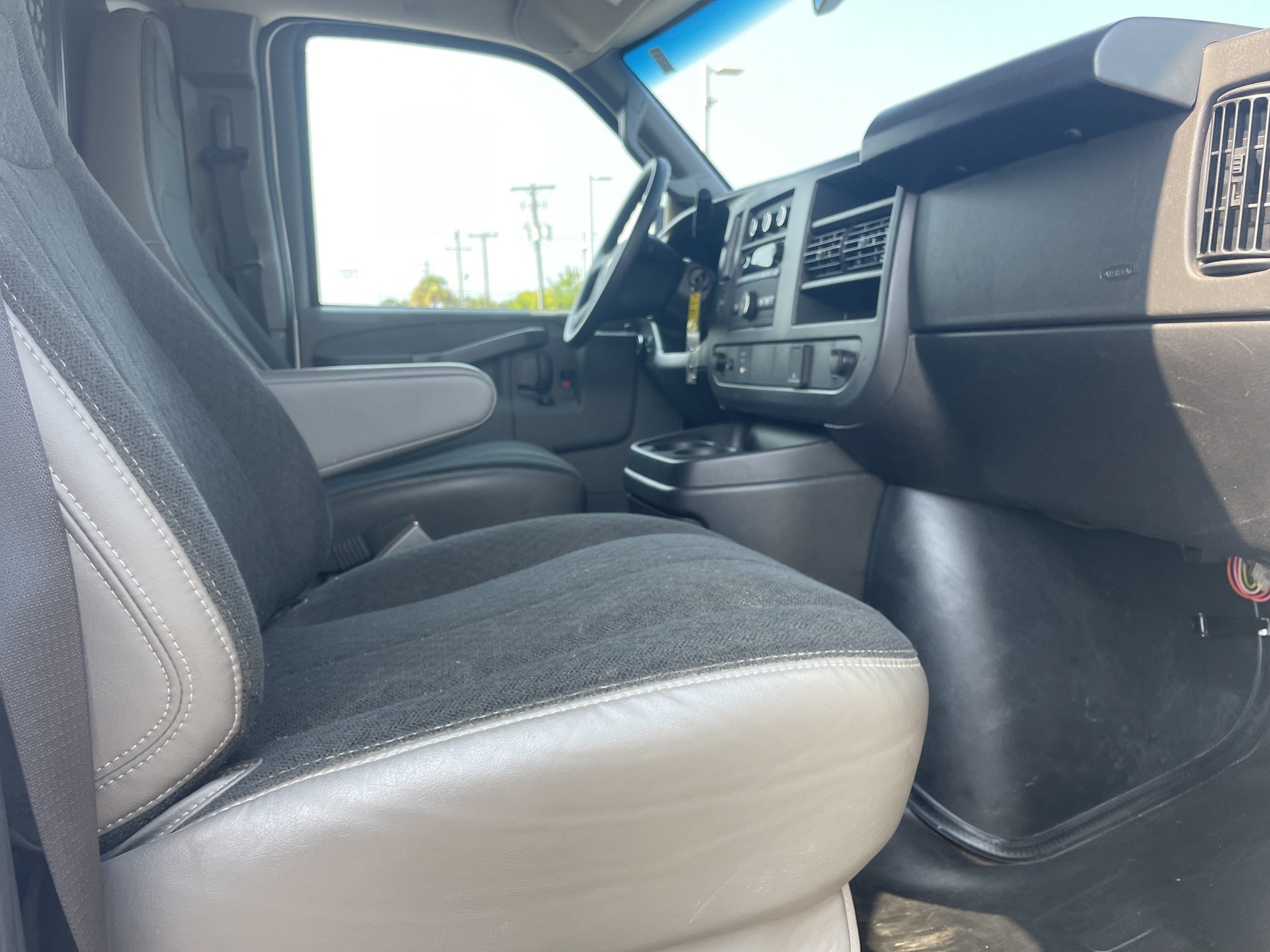 Used 2025 Chevrolet Express 2500 w/ Driver Convenience Package RWD image 27