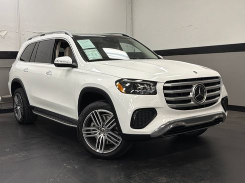 Used 2026 Mercedes-Benz GLS 450 4MATIC image 2