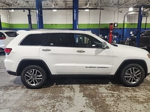 Used 2022 Jeep Grand Cherokee Limited w/ Tech Group AWD/4WD image 6