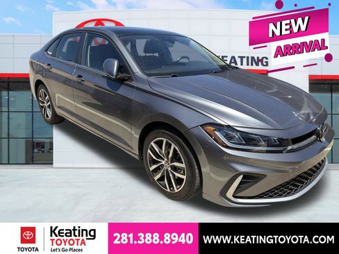 Used 2025 Volkswagen Jetta SE FWD image 1