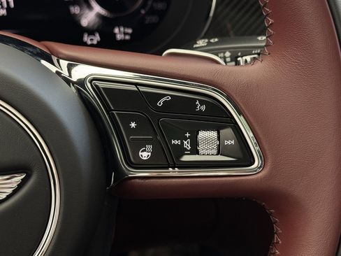 Used 2025 Bentley Bentayga image 51