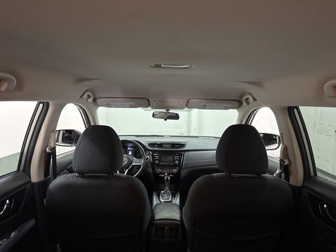 Used 2017 Nissan Rogue SV w/ SV Family Package image 16