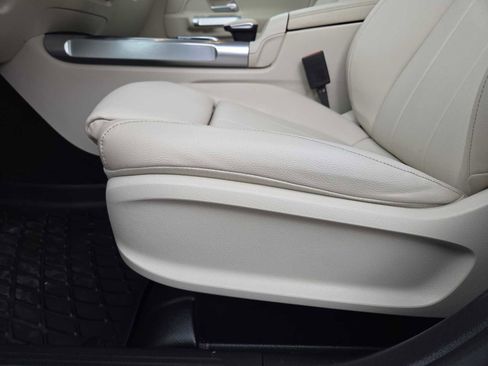 Used 2020 Mercedes-Benz GLB 250 image 23