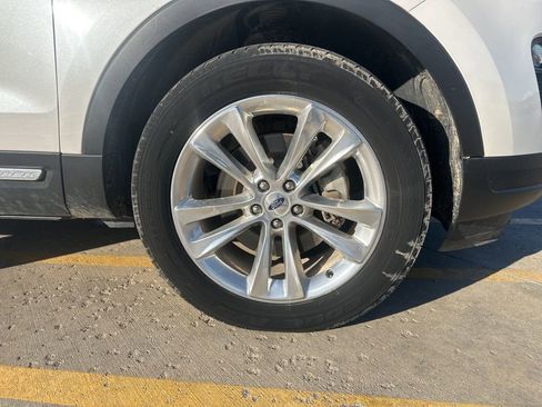 Used 2019 Ford Explorer XLT w/ Equipment Group 202A AWD/4WD image 34