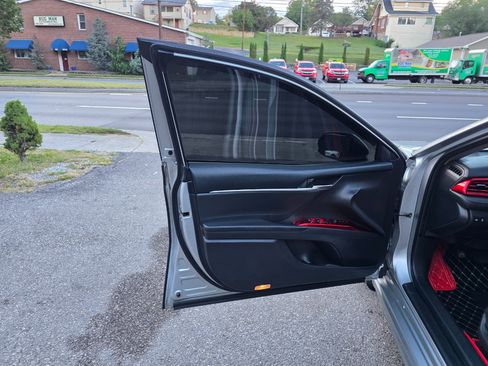 Used 2018 Toyota Camry SE image 10