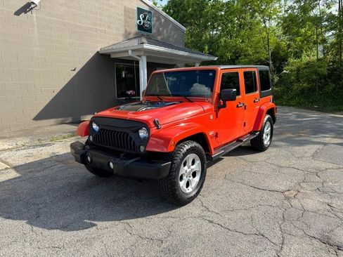 Used 2015 Jeep Wrangler Unlimited Sahara w/ Connectivity Group AWD/4WD image 1
