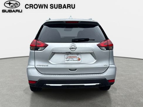 Used 2018 Nissan Rogue SL w/ Premium Package FWD image 5