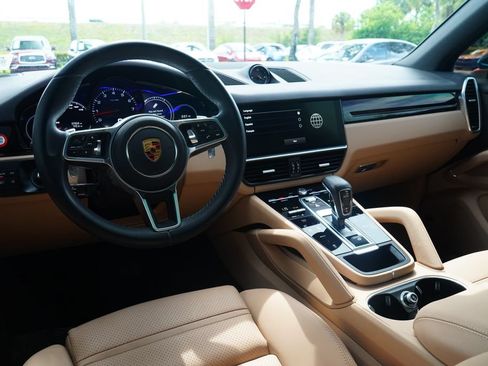 Used 2022 Porsche Cayenne AWD/4WD image 21