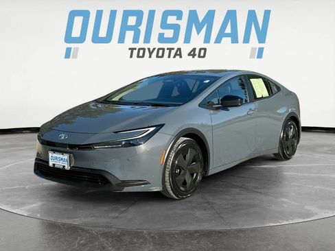 Used 2023 Toyota Prius LE image 3