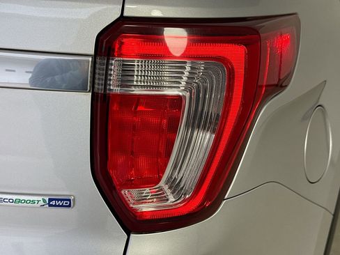 Used 2016 Ford Explorer Platinum image 34