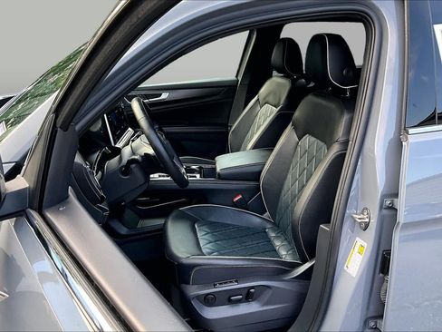 Used 2025 Volkswagen Atlas Cross Sport SEL Premium R-Line AWD/4WD image 9