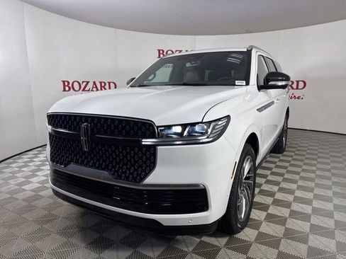 New 2025 Lincoln Navigator Reserve image 3