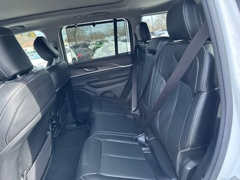 Used 2023 Jeep Grand Cherokee Limited w/ Luxury Tech Group II image 31