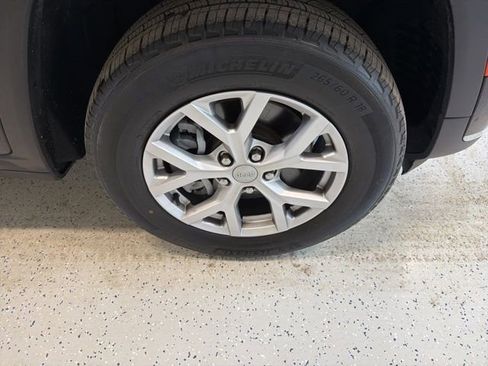 Used 2021 Jeep Grand Cherokee L Limited image 11