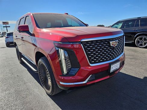 Used 2025 Cadillac Escalade Luxury image 11