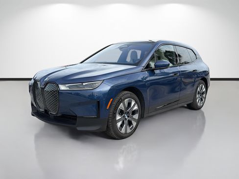 Used 2024 BMW iX xDrive50 w/ Convenience Package AWD/4WD image 7