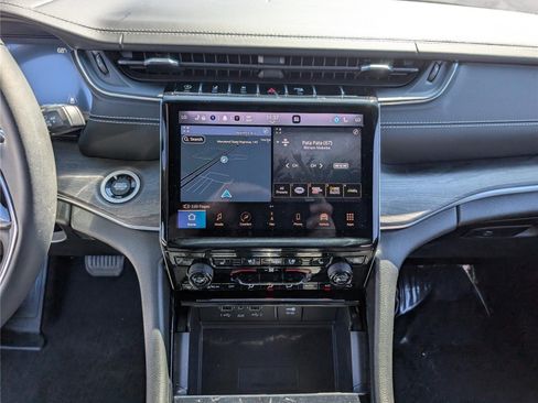 Used 2023 Jeep Grand Cherokee Overland w/ Luxury Tech Group IV AWD/4WD image 18