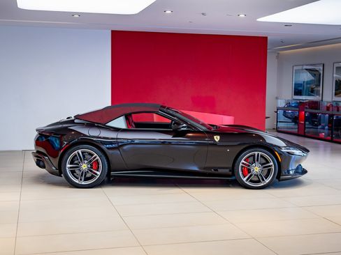 Used 2024 Ferrari Roma Spider image 36