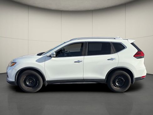 Used 2017 Nissan Rogue S w/ Appearance Package FWD image 4