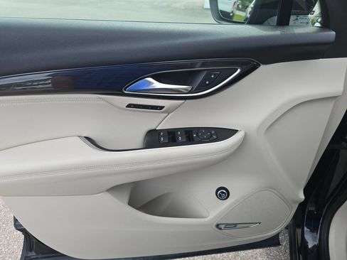 Used 2022 Buick Envision Essence w/ Technology Package I FWD image 10