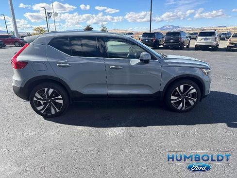 Used 2024 Volvo XC40 B5 Ultimate w/ Protection Package Premier image 4