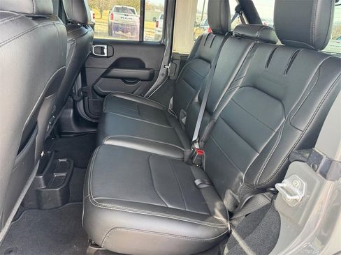 Used 2022 Jeep Wrangler Unlimited Sahara image 9