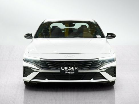 Used 2025 Hyundai Elantra Sport FWD image 8