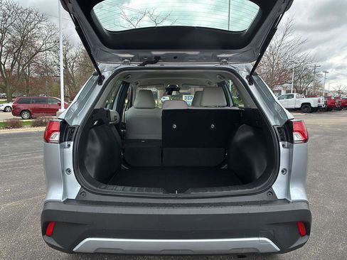 Used 2024 Toyota Corolla Cross L image 13