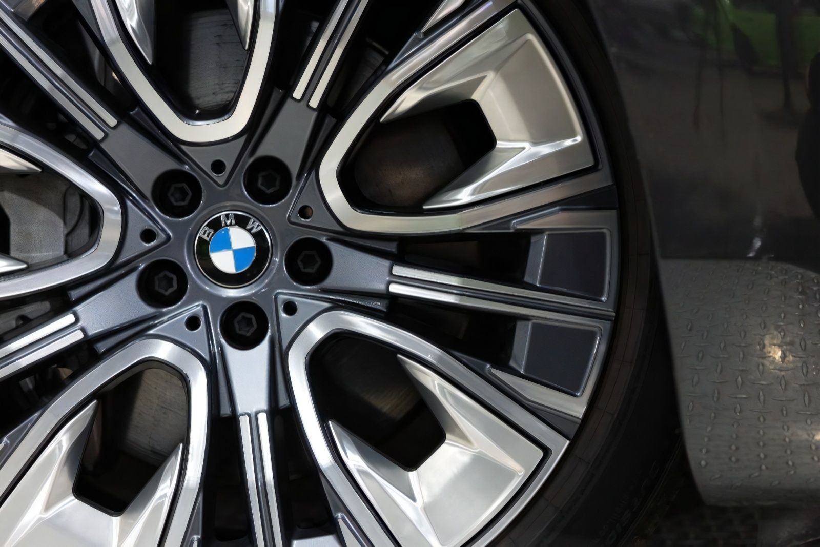 Used 2025 BMW i7 xDrive60 AWD/4WD image 26
