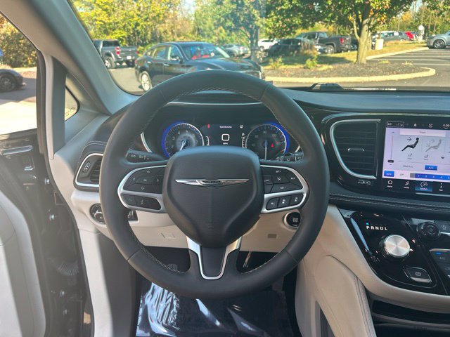 Used 2023 Chrysler Pacifica Limited FWD image 20