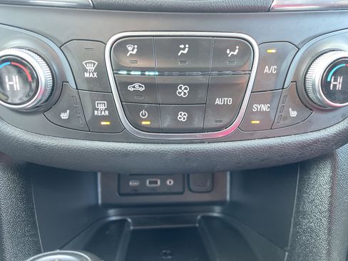 Used 2019 Chevrolet Equinox Premier image 33