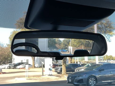 Used 2024 Nissan Sentra SV image 27