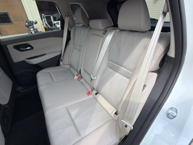 Used 2025 Nissan Rogue SV AWD/4WD image 17