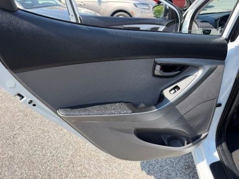 Used 2016 Hyundai Elantra SE FWD image 21