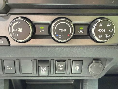 Used 2019 Toyota Tacoma TRD Off-Road AWD/4WD image 22