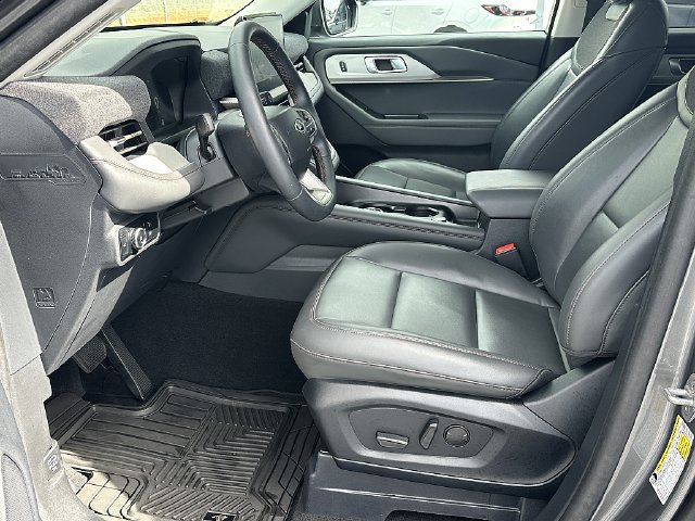 Used 2025 Ford Explorer Active w/ Active Comfort Package AWD/4WD image 19