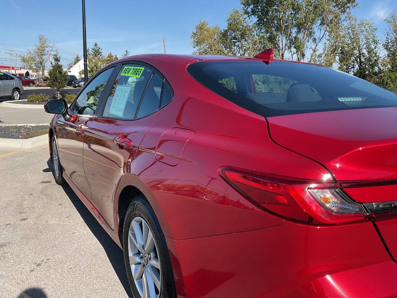 Used 2025 Toyota Camry LE FWD image 5