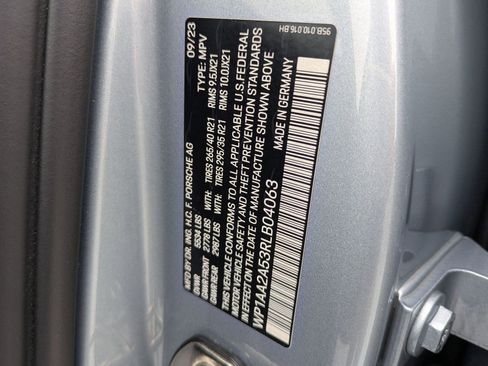 Certified 2024 Porsche Macan image 27