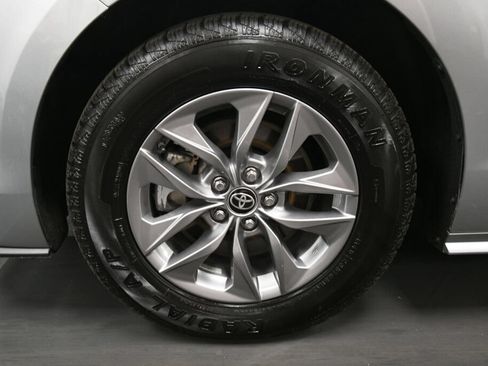 Certified 2025 Toyota Sienna XLE FWD image 35