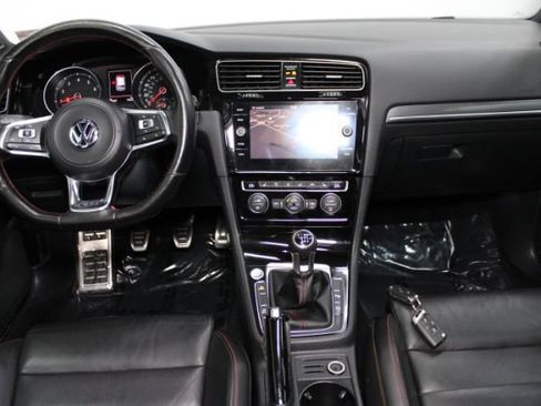 Used 2018 Volkswagen GTI SE image 2