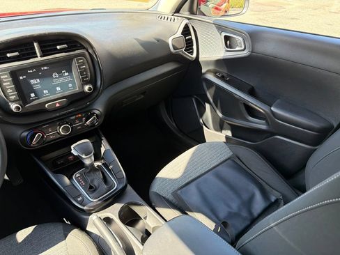 Certified 2021 Kia Soul S FWD image 23