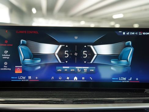 New 2025 BMW X7 M60i image 19