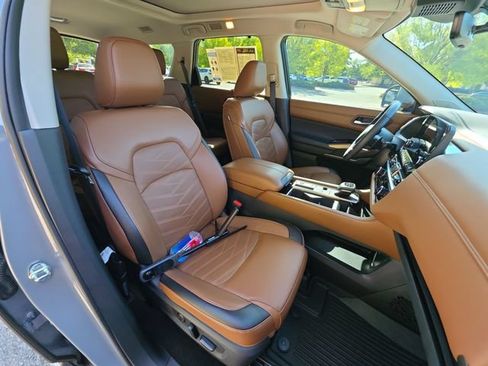 Used 2024 Nissan Pathfinder Platinum FWD image 27